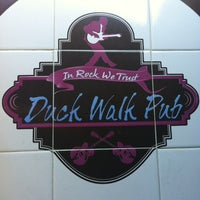 Foto diambil di Duck Walk Pub oleh Dauro M. pada 3/13/2012