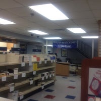 Photo taken at UHD Campus Bookstore by lerin h. on 3/21/2012