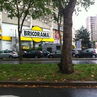 รูปภาพถ่ายที่ Bricorama โดย Alain D. เมื่อ 6/12/2012