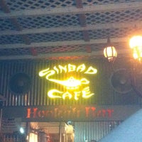 รูปภาพถ่ายที่ Sinbad Cafe &amp;amp; Hookah Bar โดย April T. เมื่อ 3/10/2012