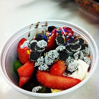 Foto tirada no(a) Go Yo! Frozen Yogurt por Michele B. em 6/21/2012