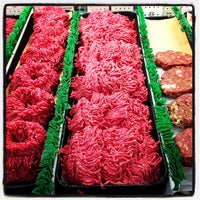 Foto scattata a Gino&amp;#39;s Italian American Meat Market &amp;amp; Deli da Gino P. il 5/20/2012