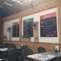 6/16/2012 tarihinde the BREL teamziyaretçi tarafından Utopia Cafe &amp;amp; Grill'de çekilen fotoğraf
