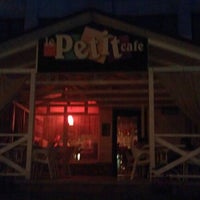 Photo taken at Le Petit Cafe by Екатерина Ж. on 6/19/2012