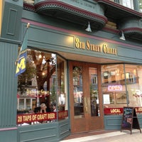 รูปภาพถ่ายที่ 8th Street Grille โดย Mark B. เมื่อ 7/14/2012