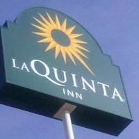 Foto diambil di La Quinta Inn &amp;amp; Suites Las Cruces Organ Mountain oleh Kaeli B. pada 4/8/2012