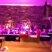 รูปภาพถ่ายที่ Vlora Bar and Restaurant โดย Valerie R. เมื่อ 2/25/2012
