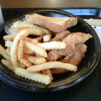 Photo taken at Zaxby&amp;#39;s Chicken Fingers &amp;amp; Buffalo Wings by 💫De&amp;#39;rick💫 on 7/7/2012
