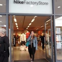 nike store mcarthur glen
