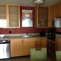 รูปภาพถ่ายที่ Residence Inn by Marriott San Diego North/San Marcos โดย Kerry B. เมื่อ 6/9/2012