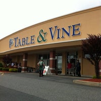 Foto tirada no(a) Table &amp; Vine Flagship por Alfred M. em 6/1/2012