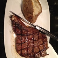 Photo taken at LongHorn Steakhouse by Sedat Q. on 2/26/2012
