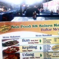 Photo taken at Seafood 88 Selera Hati Kita by OeTje on 3/18/2012