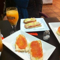 Foto scattata a Cafe El Iglu da Maria A. il 2/15/2012