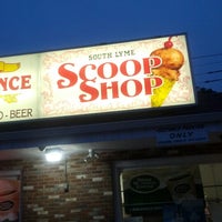 Foto tirada no(a) South Lyme Scoop Shop por Mark P. em 8/9/2012