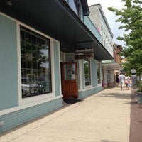 รูปภาพถ่ายที่ Cornerstone Shop &amp;amp; Gallery โดย Allen L. เมื่อ 5/28/2012