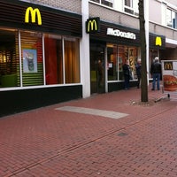รูปภาพถ่ายที่ McDonald&amp;#39;s โดย Dave D. เมื่อ 3/14/2012