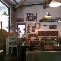 Foto tirada no(a) Guliwer Cafe &amp;amp; Restaurant por Alojzy em 5/22/2012
