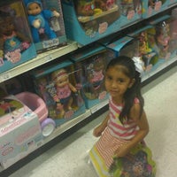 Photo taken at Toys&amp;quot;R&amp;quot;Us by Cristobal M. on 6/11/2012