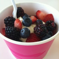 Foto tomada en Berrystar Frozen Yogurt  por Ruth O. el 7/27/2012