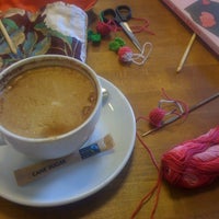 รูปภาพถ่ายที่ Brewsmiths Coffee &amp; Tea โดย Francine S. เมื่อ 5/25/2012