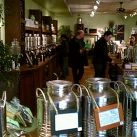Foto tirada no(a) Olio Tasting Room por Dezel Q. em 2/18/2012