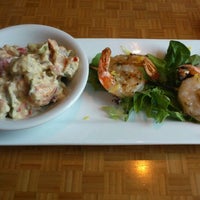 Photo taken at West Coast Taphouse by Chel/SMGyyj on 7/10/2012