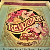 Foto tirada no(a) Revolution Pizza And Ale House por Elizabeth E. em 6/9/2012