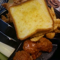 Photo taken at Zaxby&amp;#39;s Chicken Fingers &amp;amp; Buffalo Wings by TJ D. on 7/29/2012