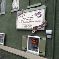 Foto tirada no(a) Speach Family Candy Shoppe, Inc. por Jessica S. em 4/4/2012
