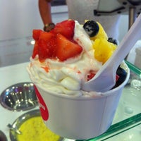 Photo taken at HARAYOKU Frozen Yogurt by Hanno M. on 7/26/2012