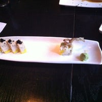 Foto tomada en Nozumi Asian Cuisine  por Markeese Y. el 7/23/2012