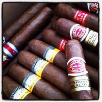 7/10/2012에 Mike P.님이 Merchants Cigar Bar에서 찍은 사진