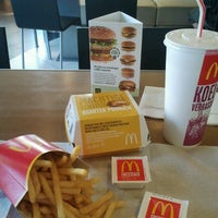 Foto scattata a McDonald&amp;#39;s da Jeanne F. il 7/26/2012