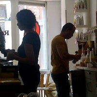 Foto tomada en Rocaccino Rockin&amp;#39; Coffee  por Sharon M. el 7/7/2012