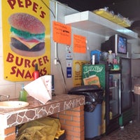 Foto tomada en Pepe&amp;#39;s burger snacks     Cuando usted la prueba lo comprueba, La mejor!  por Jav el 7/9/2012