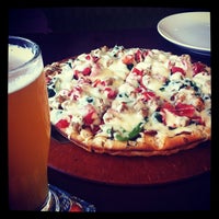 8/10/2012 tarihinde Marielle P.ziyaretçi tarafından Numero Uno Pizza'de çekilen fotoğraf