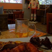 3/8/2012 tarihinde Katerina S.ziyaretçi tarafından Hockeyka Restaurant &amp;amp; Pub'de çekilen fotoğraf