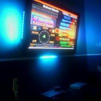 รูปภาพถ่ายที่ Gamers Paradise โดย Ashley B. เมื่อ 5/23/2012