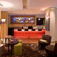 Das Foto wurde bei Le Six Hotel von Le Six H. am 6/5/2012 aufgenommen