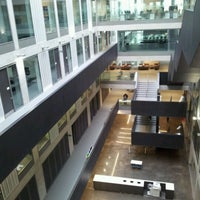Foto tirada no(a) Manchester Metropolitan University Business School por Mahzuan M. em 9/3/2012