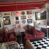 รูปภาพถ่ายที่ The Diner โดย Regina A. เมื่อ 7/3/2012