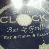 รูปภาพถ่ายที่ On The Clock Bar &amp; Grill โดย Chris K. เมื่อ 5/26/2012