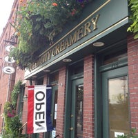 รูปภาพถ่ายที่ Queen City Creamery โดย Stacy เมื่อ 7/9/2012