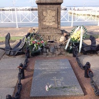 Photo taken at памятник неизвестному моряку-балтийцу by Юрка В. on 7/26/2012