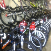 Foto tomada en Bike Shop (Moved)  por Nor Aishah B. el 5/26/2012