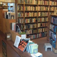 2/22/2012에 Nate S.님이 Jane Addams Book Shop에서 찍은 사진