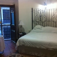 Das Foto wurde bei Hotel Casa De Siete Balcones von Gaby L. am 8/12/2012 aufgenommen