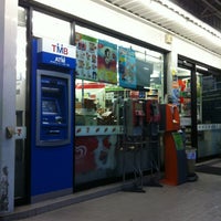 Photo taken at 7-Eleven by Pimlaphat J. on 8/6/2012