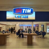 Photo taken at Loja TIM by Rodrigo C. on 8/30/2012